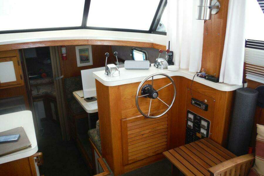 1987 Mainship Sundeck 36