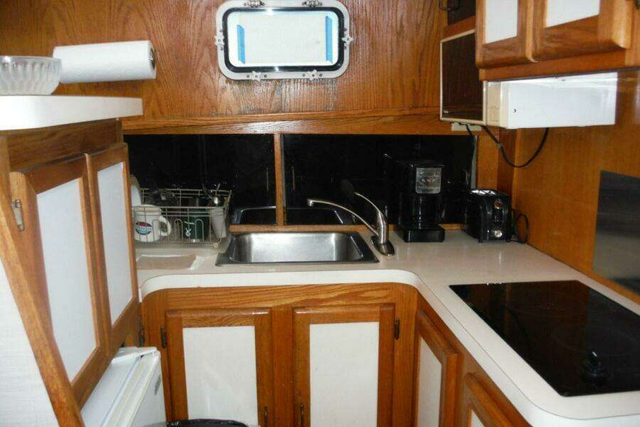 1987 Mainship Sundeck 36
