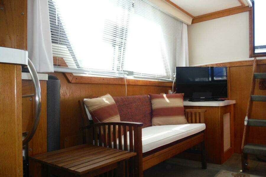 1987 Mainship Sundeck 36