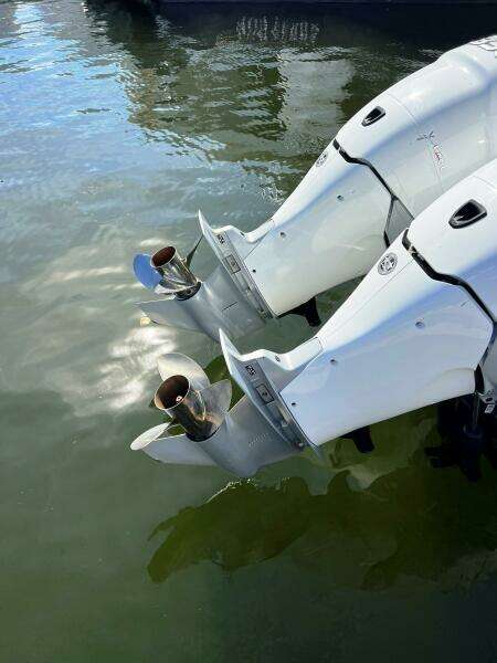 2004 Donzi 35 ZF Cuddy