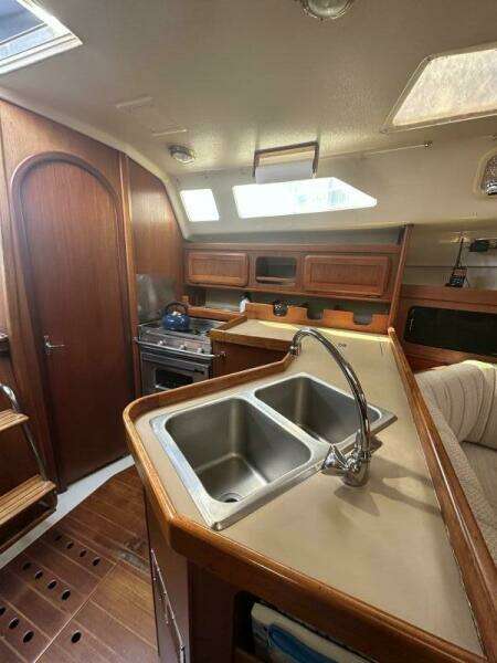 1990 Hunter 35.5 Legend