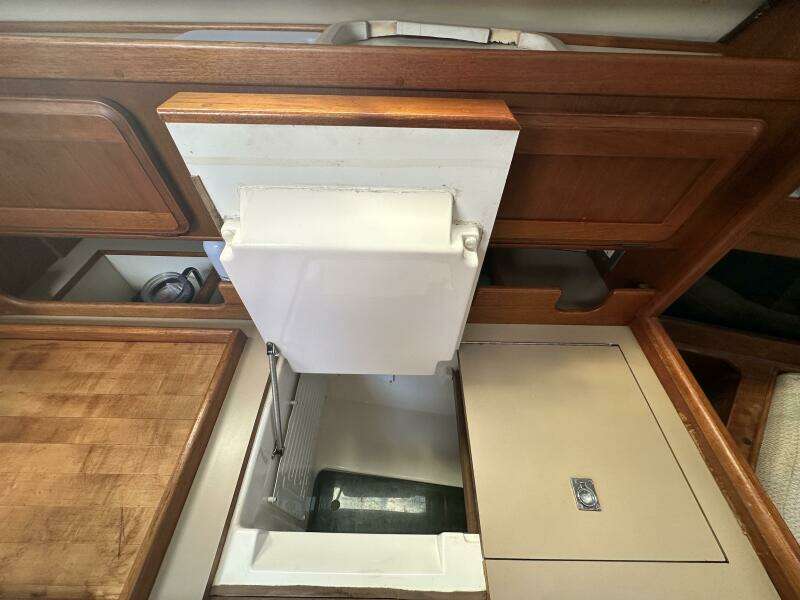 1990 Hunter 35.5 Legend