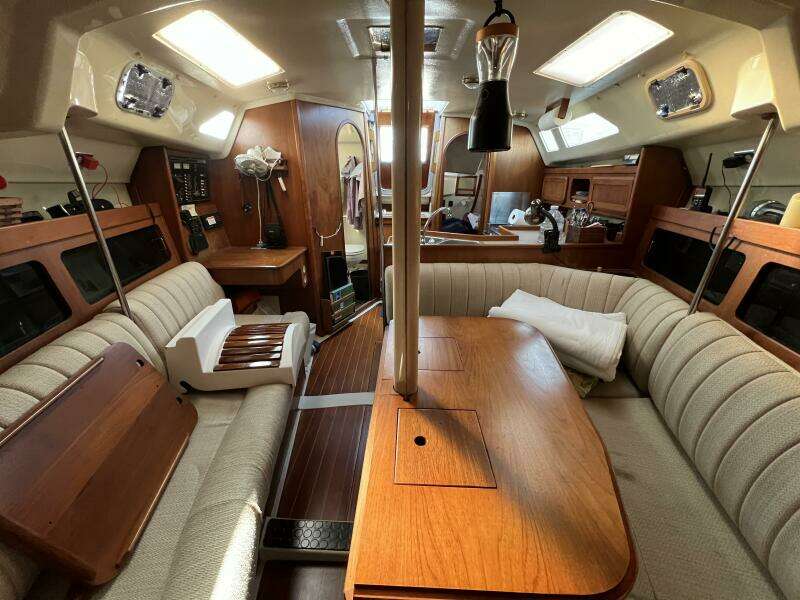 1990 Hunter 35.5 Legend