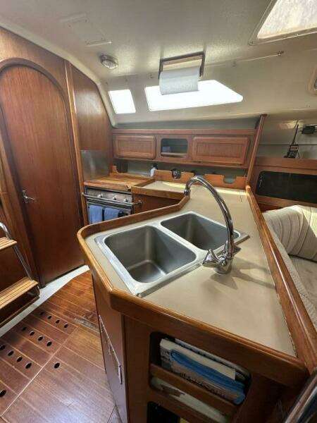 1990 Hunter 35.5 Legend