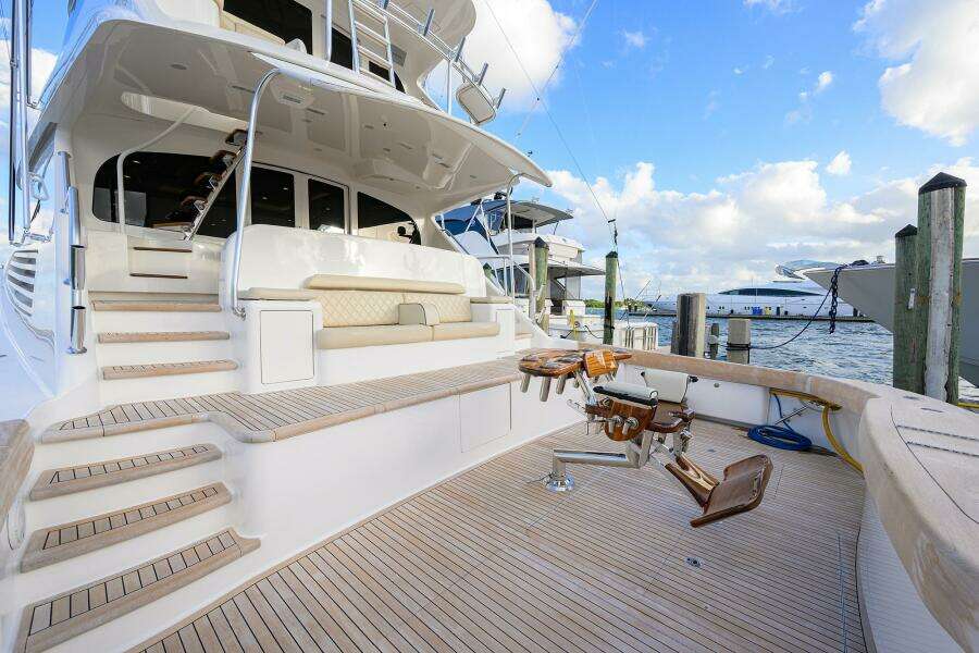 Viking 92 CHINA TIME - Cockpit