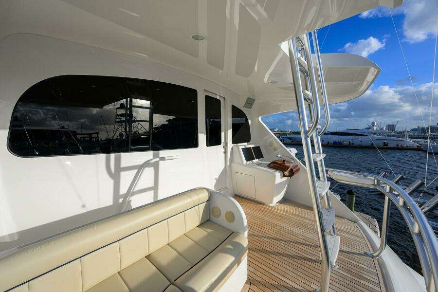 Viking 92 CHINA TIME - Enclosed Flybridge Aft Deck