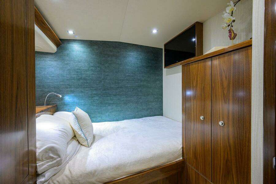 Viking 92 CHINA TIME - Mid Port Guest Stateroom