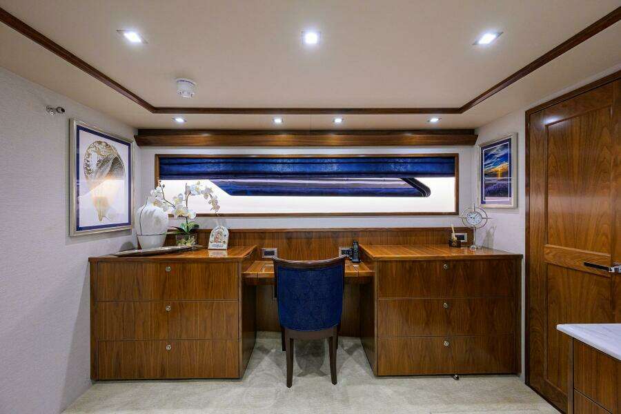 Viking 92 CHINA TIME - Master Stateroom