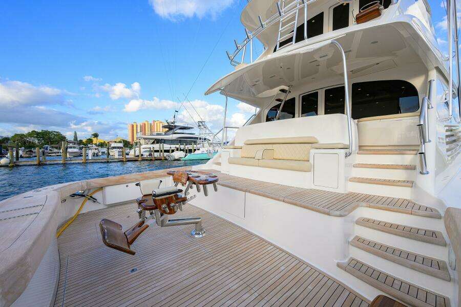 Viking 92 CHINA TIME - Cockpit