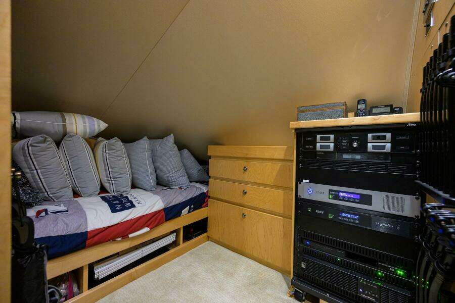 Viking 92 CHINA TIME - Pantry