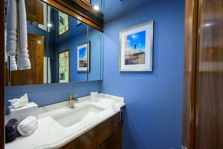 Viking 92 CHINA TIME - Forward Head