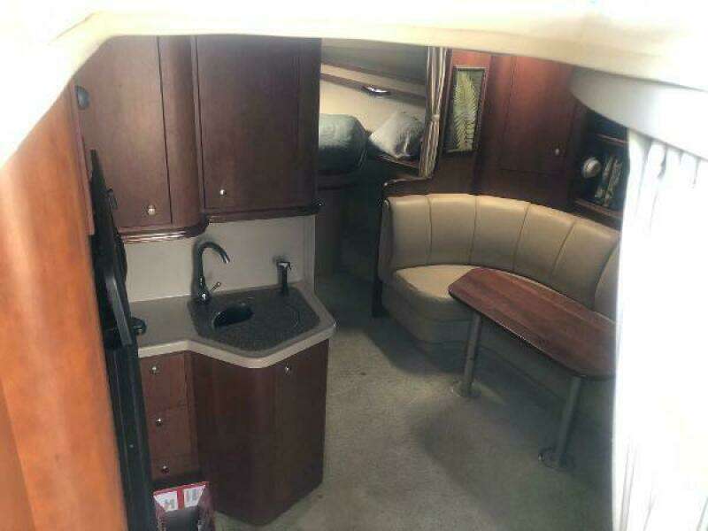 2001 Cruisers Yachts 3672 Express