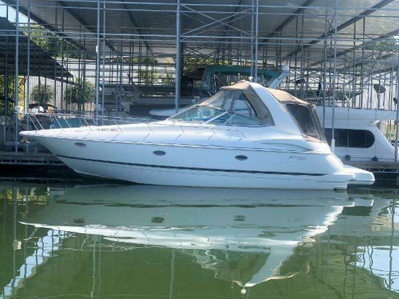 2001 Cruisers Yachts 3672 Express