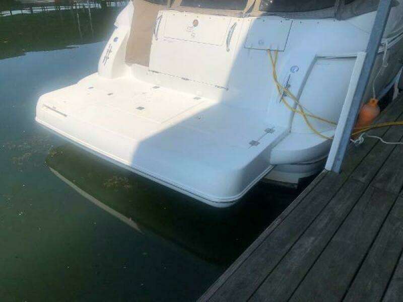 2001 Cruisers Yachts 3672 Express