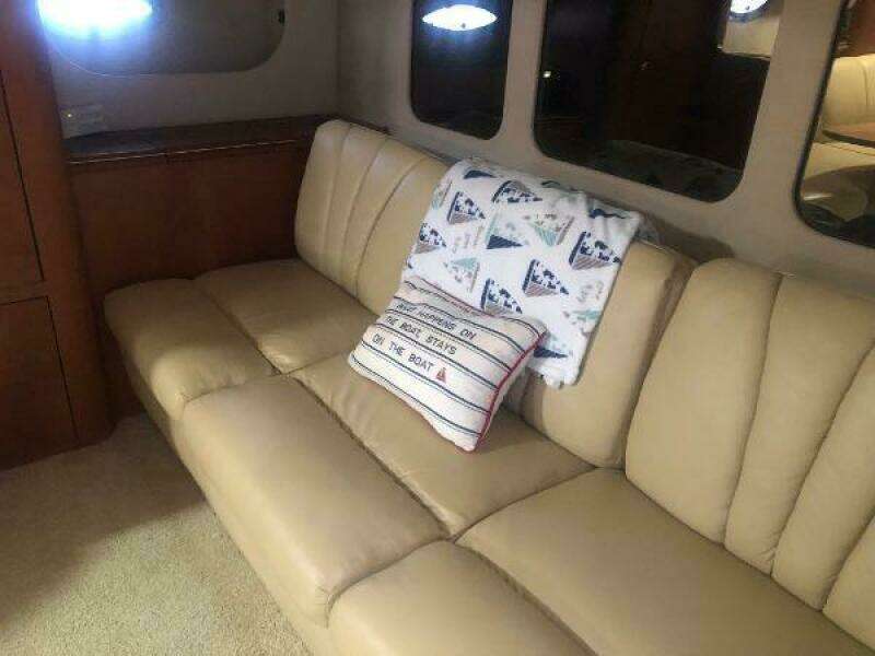 2001 Cruisers Yachts 3672 Express