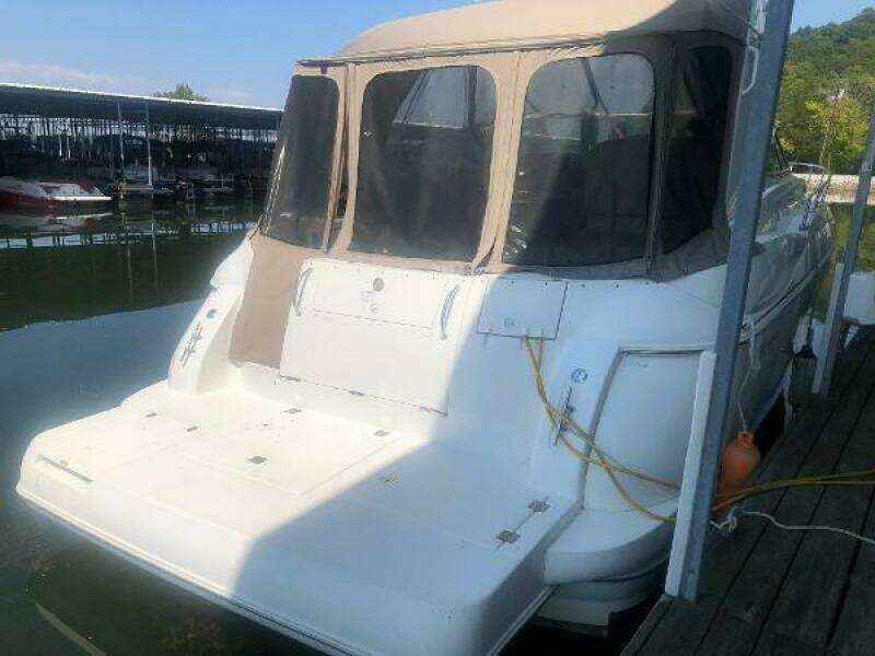 2001 Cruisers Yachts 3672 Express