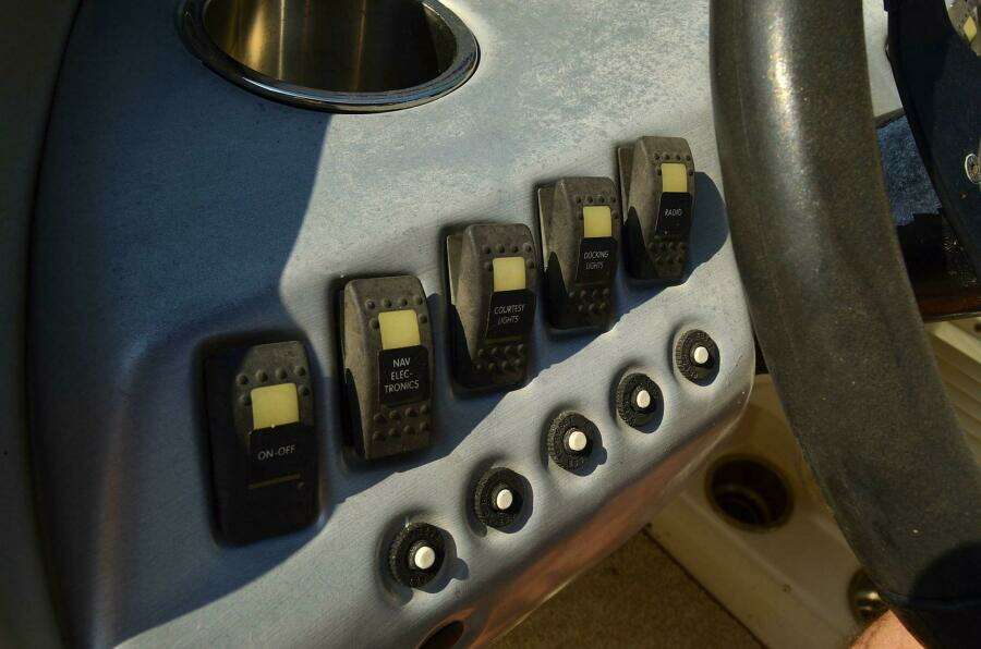 2011 Hurricane SUNDECK 217