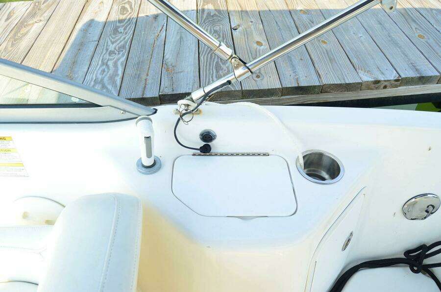 2011 Hurricane SUNDECK 217