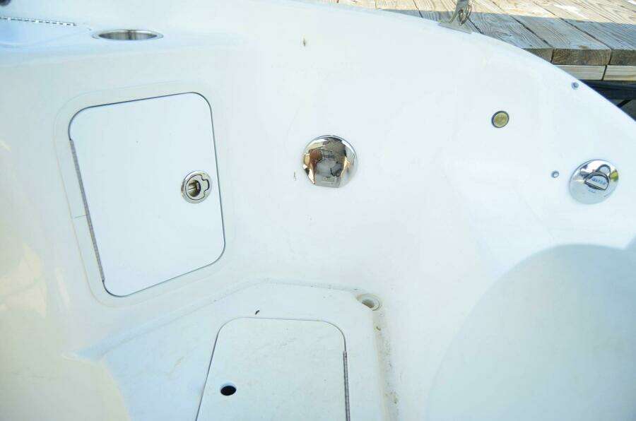 2011 Hurricane SUNDECK 217