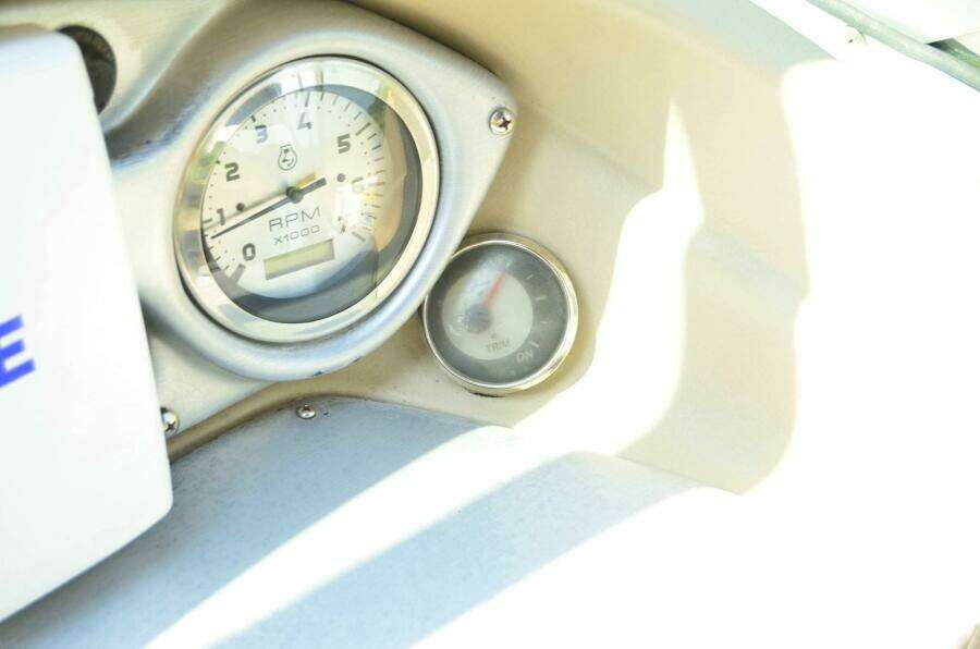 2011 Hurricane SUNDECK 217