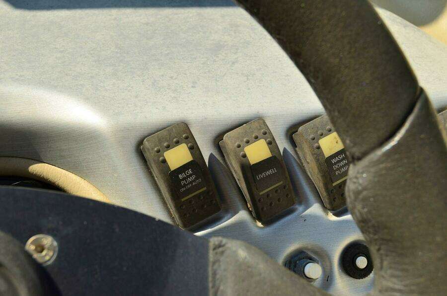 2011 Hurricane SUNDECK 217