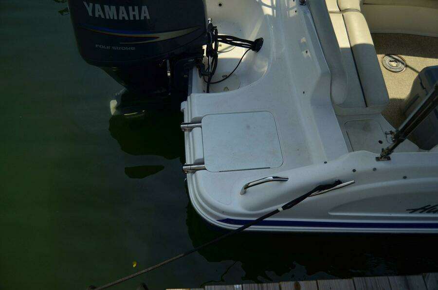 2011 Hurricane SUNDECK 217