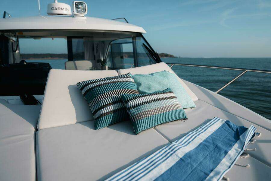 2025 BENETEAU Antares 9