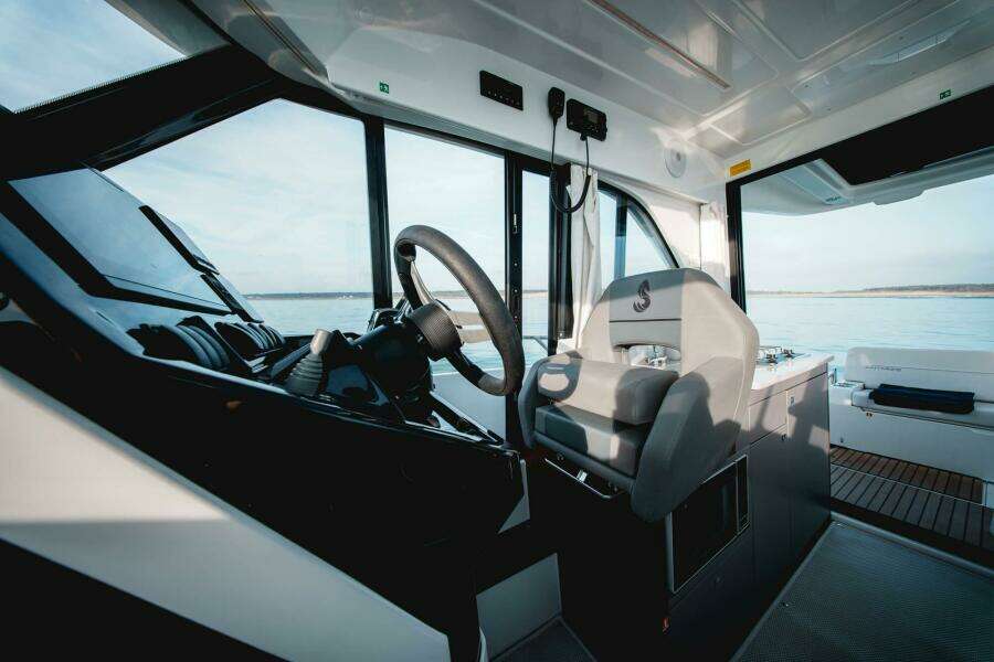 2025 BENETEAU Antares 9