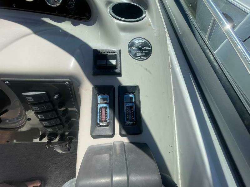 2005 Monterey 322 Cruiser