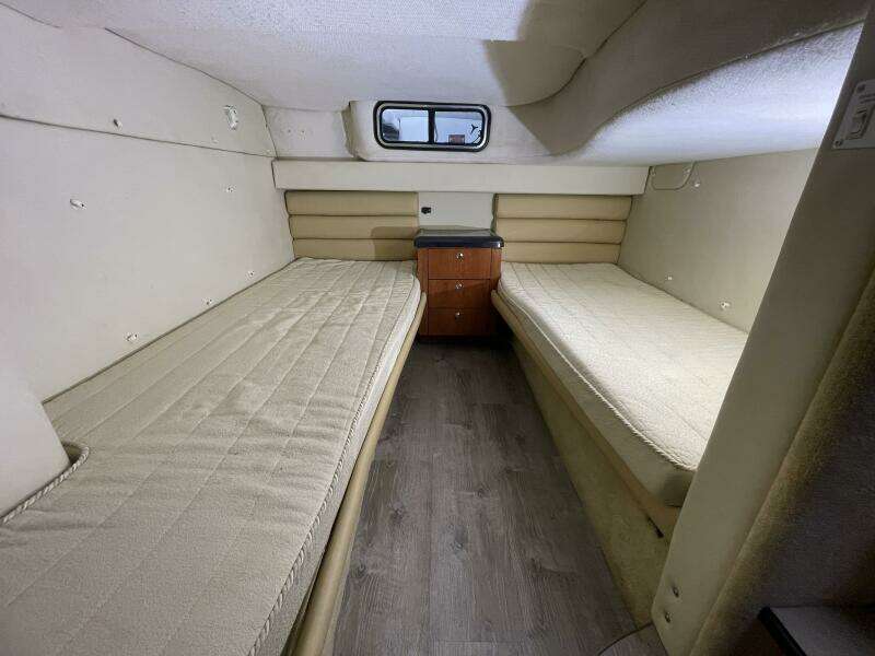 2005 Monterey 322 Cruiser