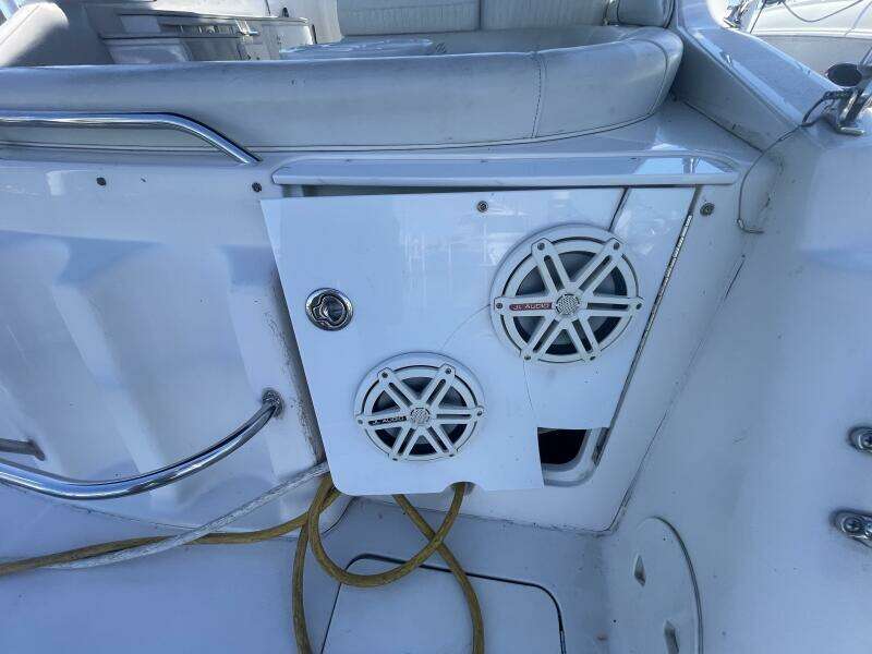 2005 Monterey 322 Cruiser