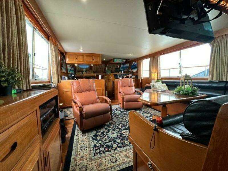 30 1991 Ocean Alexander 456 Knot Yet Salon From Aft Stateroom