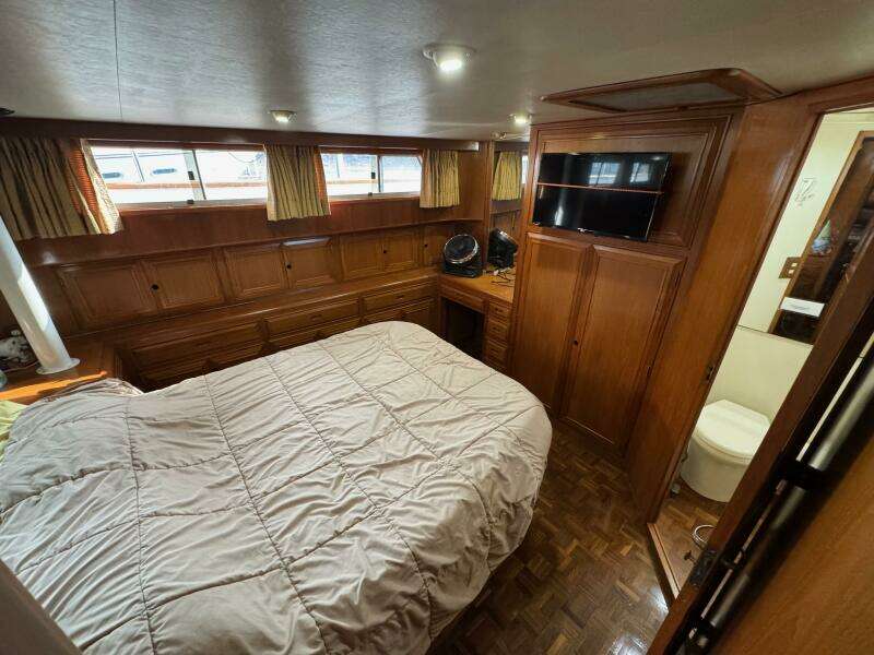 53 1991 Ocean Alexander 456 Knot Yet Owners Stateroom
