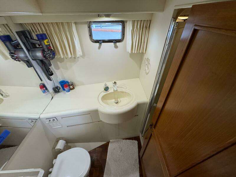 68 1991 Ocean Alexander 456 Knot Yet Forward Head