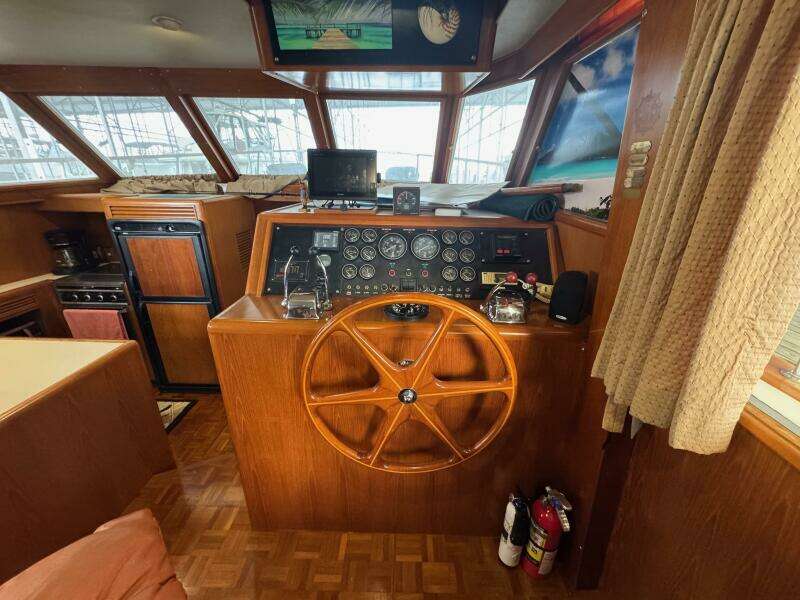 26 1991 Ocean Alexander 456 Knot Yet Lower Helm 1