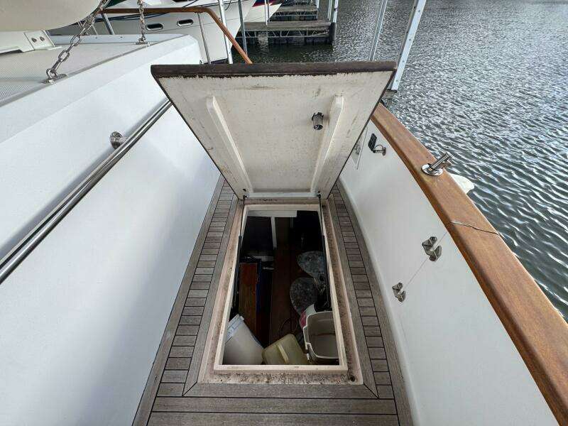 24 1991 Ocean Alexander 456 Knot Yet   Aft Cockpit Lazarette