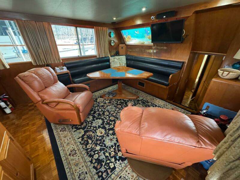31 1991 Ocean Alexander 456 Knot Yet Salon 1