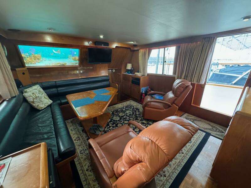 32 1991 Ocean Alexander 456 Knot Yet Salon Lower Helm Looking Aft