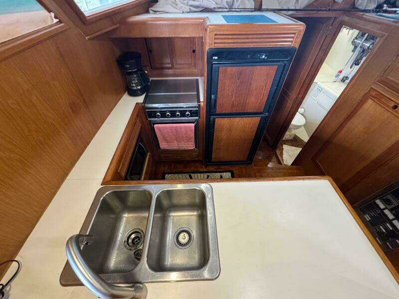 45 1991 Ocean Alexander 456 Knot Yet Galley
