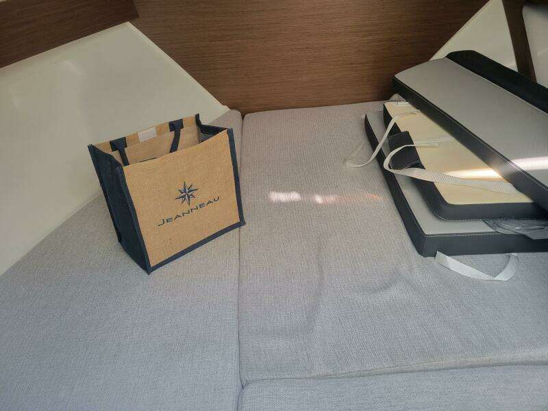 2023 Jeanneau NC795 S2