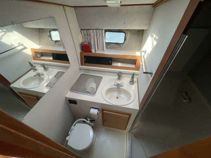 1989 Silverton 37 Convertible