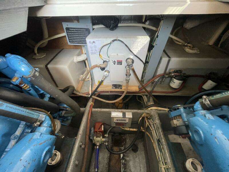 1989 Silverton 37 Convertible