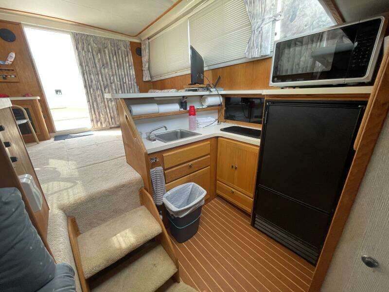 1989 Silverton 37 Convertible