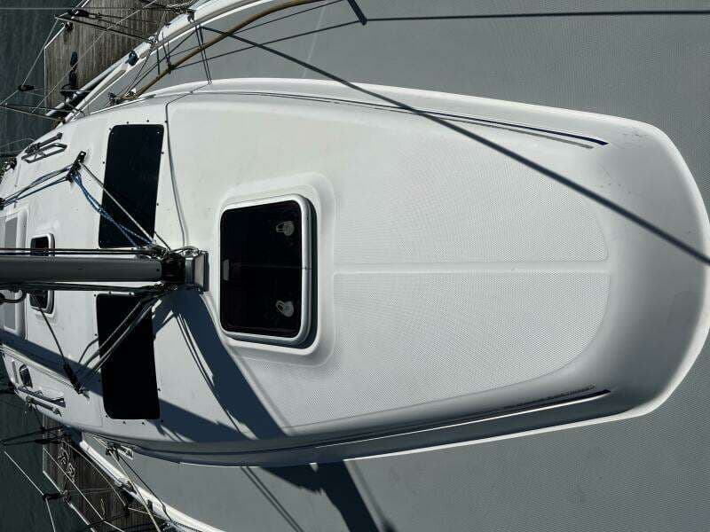 2004 Hunter 33