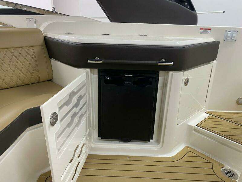 2019 Sea Ray 310 SLX