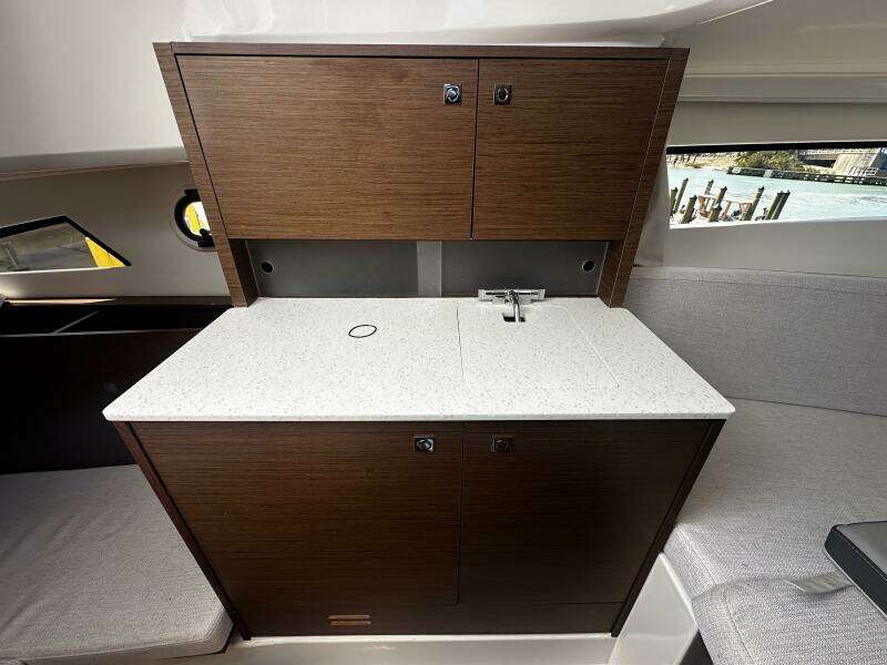 2024 Jeanneau 9.0 Leader