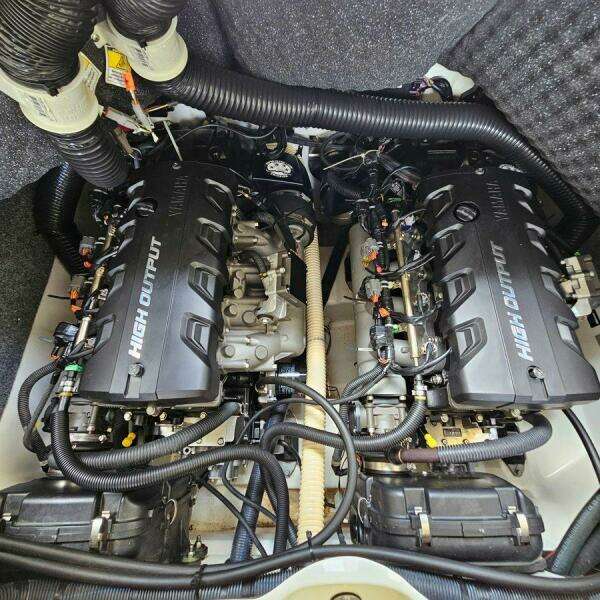 2016 Yamaha Boats 242 Limited E-Series