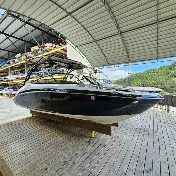 2016 Yamaha Boats 242 Limited E-Series