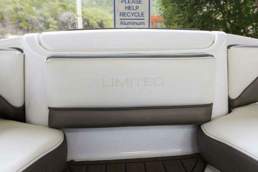 2016 Yamaha Boats 242 Limited E-Series