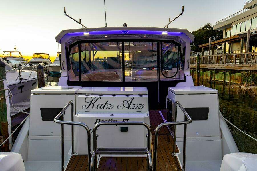 2018 36 Aquila 36 Power Cat Katz Azz Stern (3)